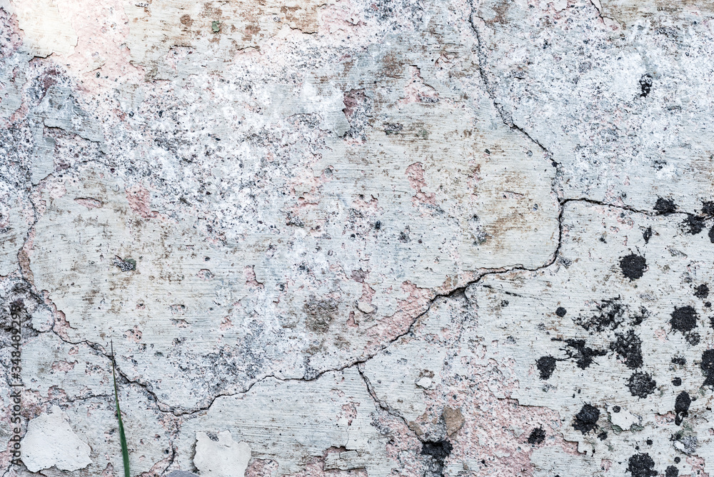 Obraz premium Old stone wall with cracks and dust, textured background