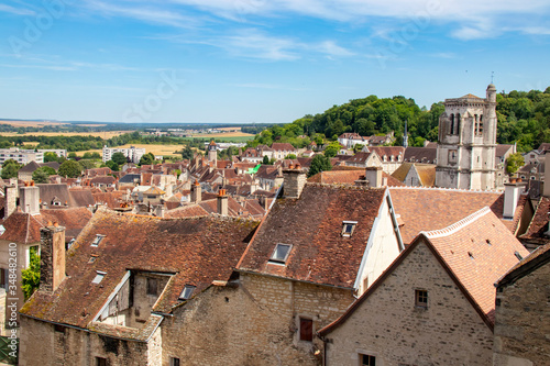 Tonnerre. Vue sur les toits de la ville. Yonne. Bourgogne-Franche-Comté	 photo