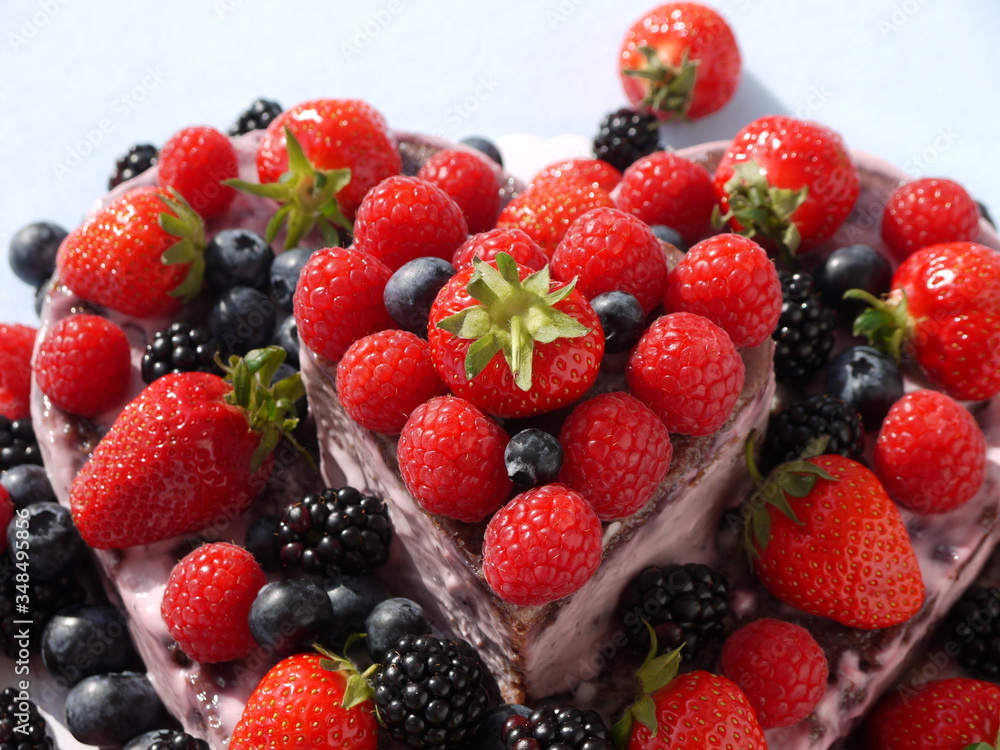 Obraz premium Die Waldfrucht-Torte