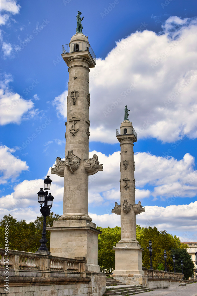 Columnas en la plaza de Quinconces de Burdeos