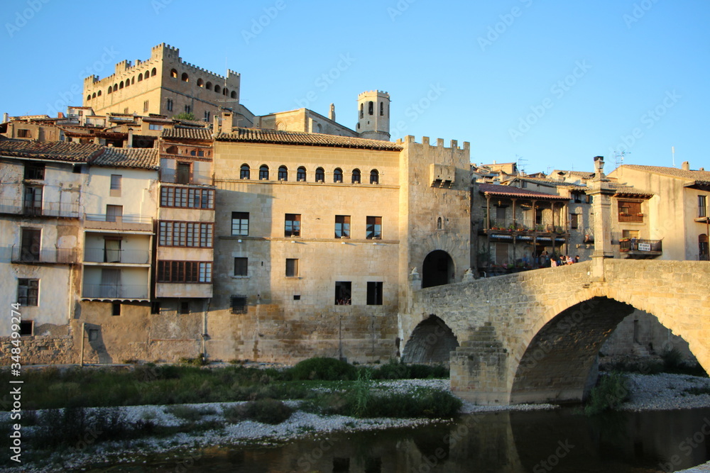 Vista del puente de San Roque en Valderobres (Teruel)