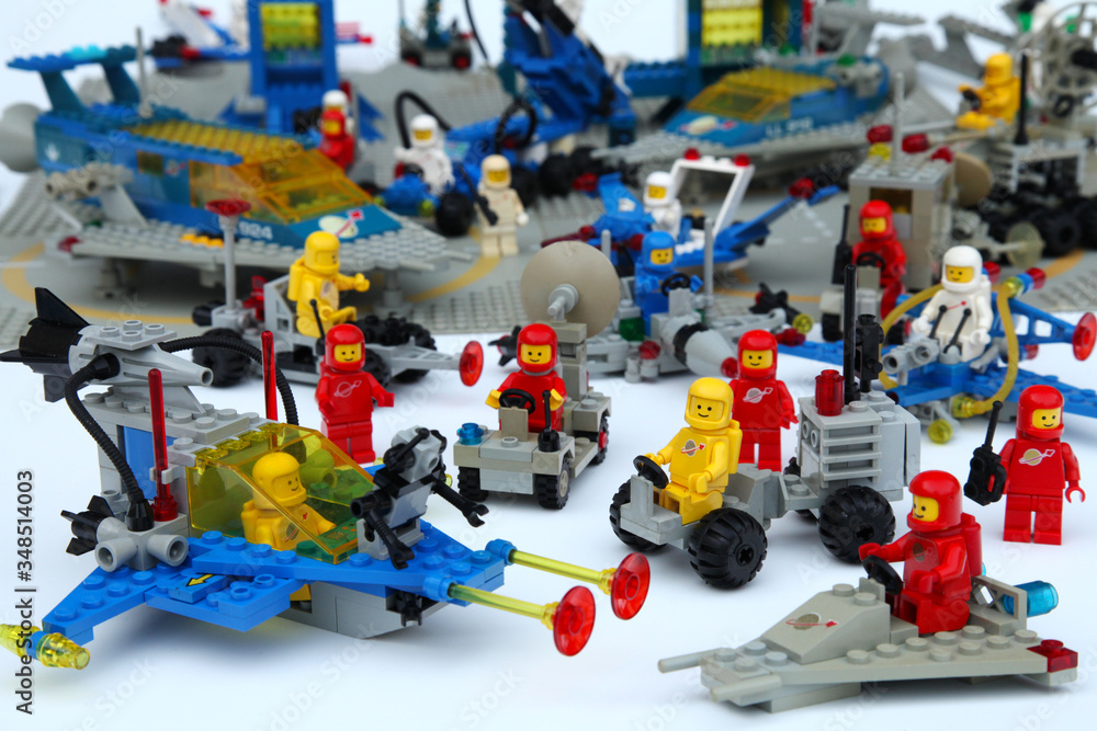 Fotka „Leuven, Belgium - February 2020: editorial image of early 1980s  vintage Lego Space set with spaceships and astronauts“ ze služby Stock |  Adobe Stock