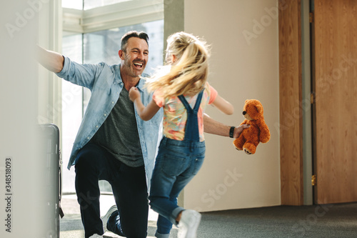 фотографія Girl running to greet her father returning from business trip