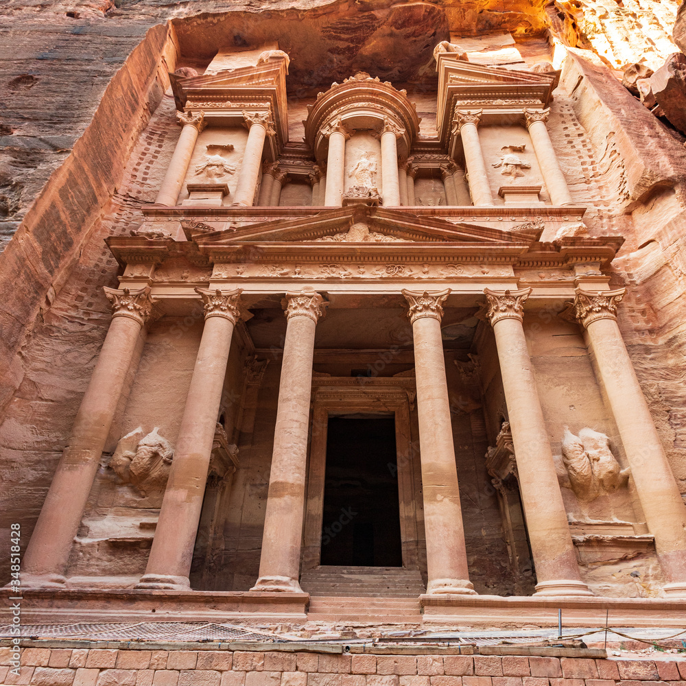Fototapeta premium El Khasneh al Faroun, Petra - Giordania