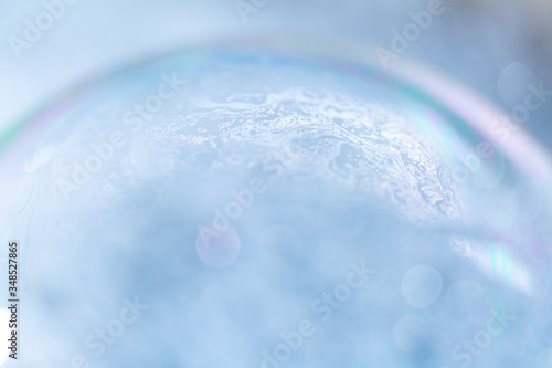 シャボン玉の表面