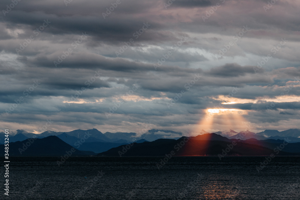 Fototapeta premium Pacific Ocean on the background of hills