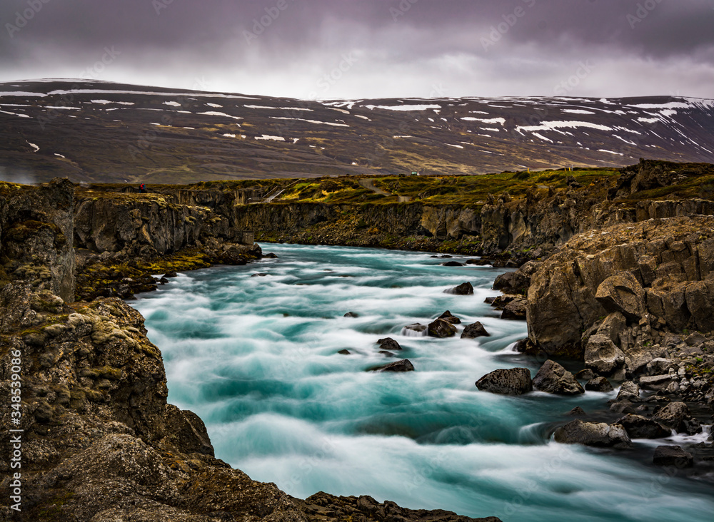 Obraz premium Long exposure of Skjalfandafljot river and its waterfalls (which goes to Godafoss waterfall) near Akureyri in Iceland 
