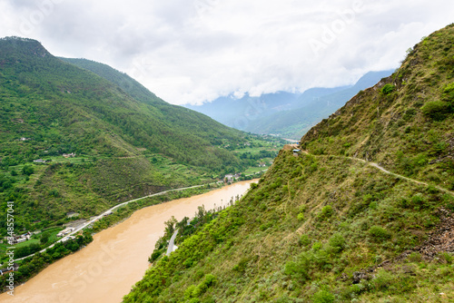 China, Yunnan Sheng, Diqing Zangzuzizhizhou, Wanderung (2 Tages Tour) zur Tigersprung-Schlucht des Jangtse Flusses, Wanderweg auf dem Berg neben dem Jangtse