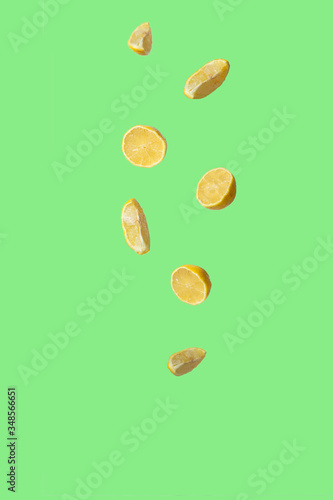 Cuadro en lienzo lemon falling for restaurant background
