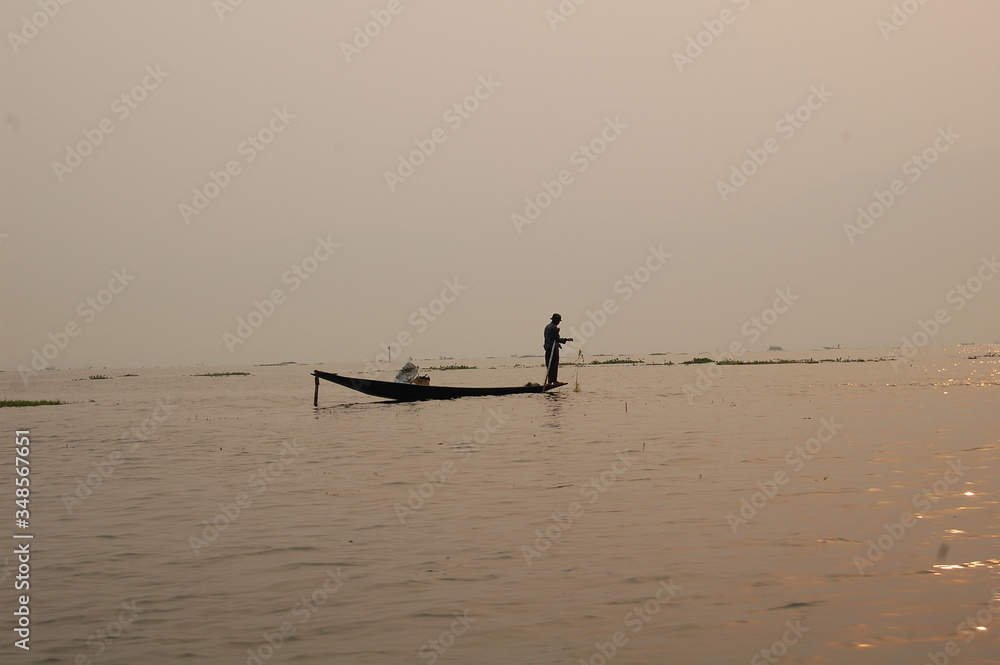 Naklejka premium Pescador en Inle lake
