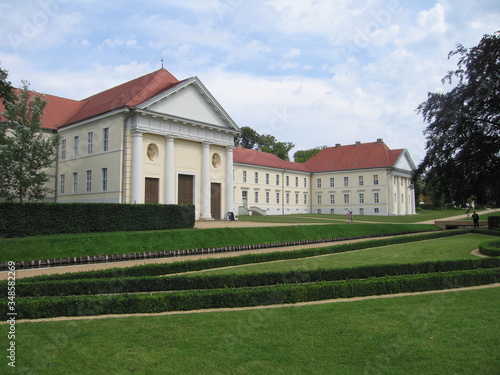Schlosstheater im Kavalierhaus Schloss Rheinsberg am Grienericksee Ostprignitz-Ruppin mit Schlossgarten