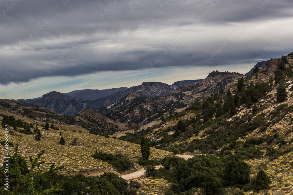 Obraz premium desert road in the patagonia mountains