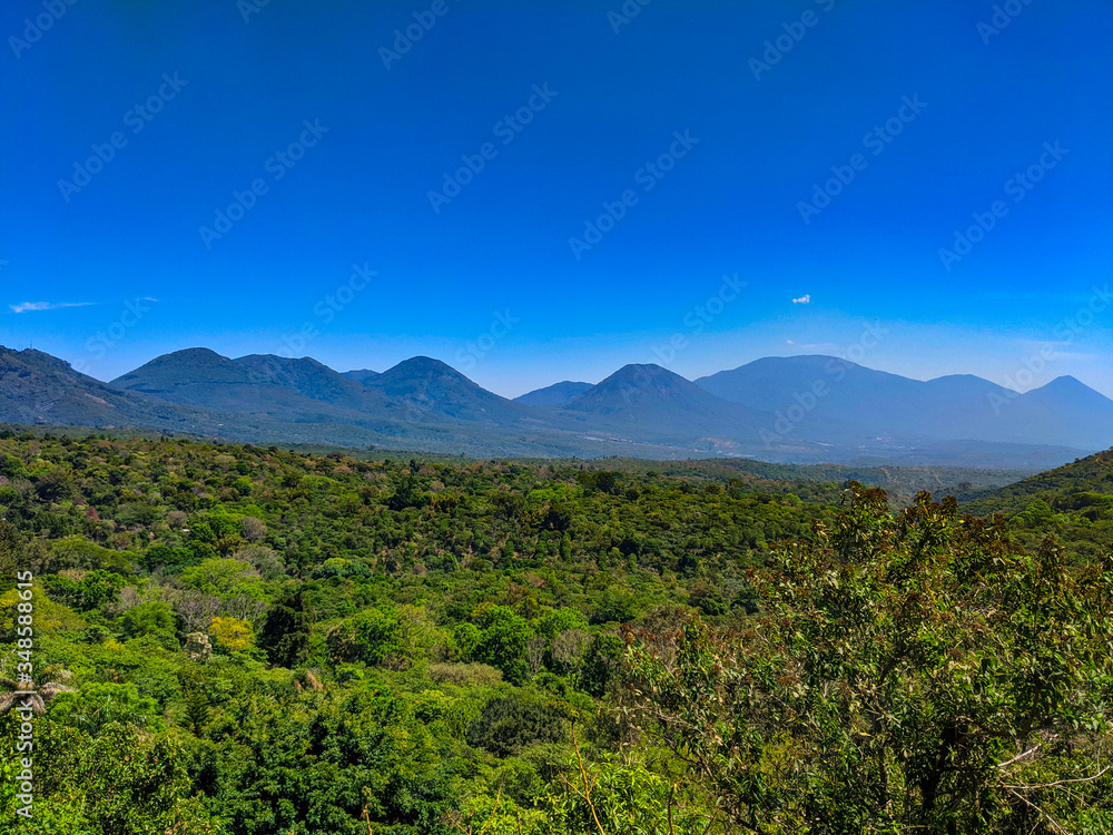 Panoramica de cordillera volcanica en El Salvador volcán de Izalco, Santa Ana Cerro verde y montañas