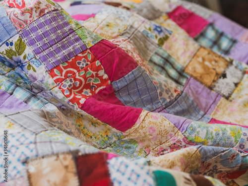 Cuadro en lienzo Vintage quilt on a rainy Sunday
