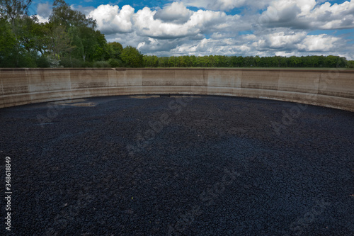 Fotografija Storage of manure in a concrete pit