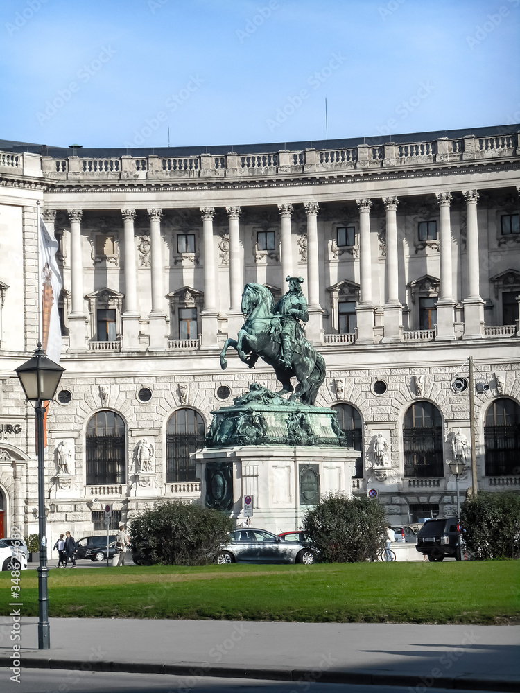 Fototapeta premium statue and architecture