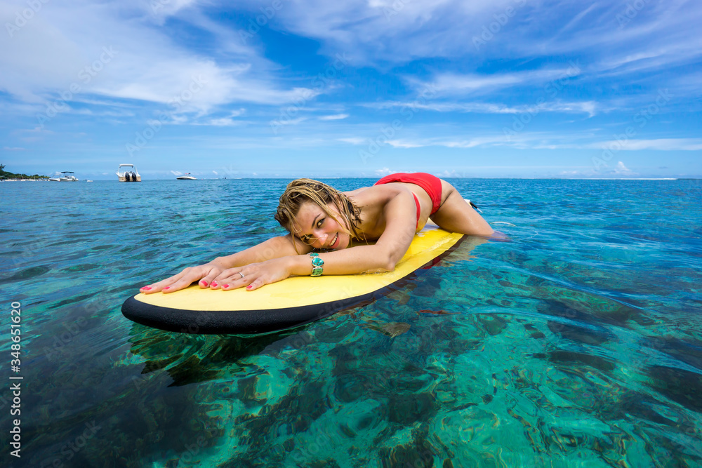 Fototapeta premium surf girl