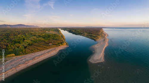 Panorama aereo della foce fiume Serchio