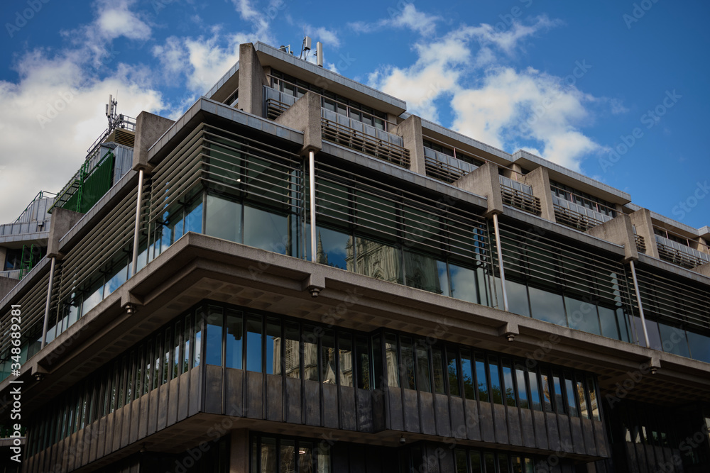 Obraz premium View upwards of grey modern building