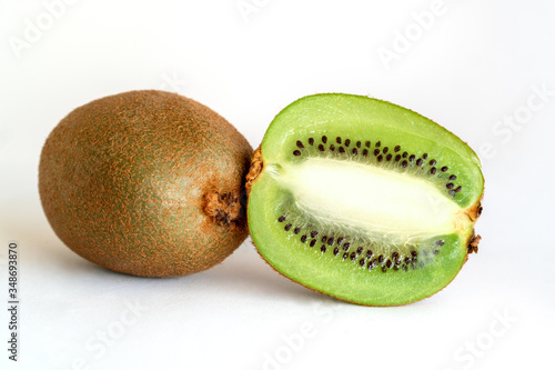 Obraz na płótnie Whole and half-sliced kiwi on a white background w salonie