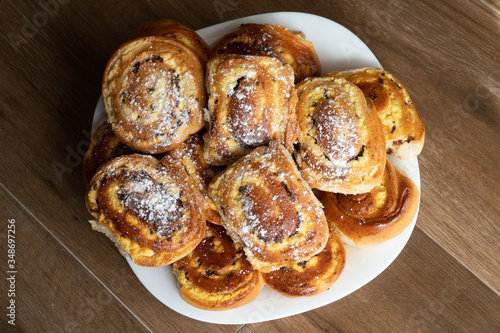Obraz na płótnie Cheesecake, pie with cottage cheese. Pies sprinkled with powdered sugar w salonie