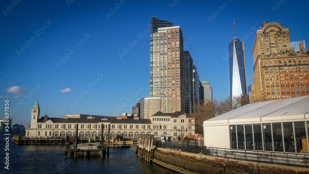Obraz premium Harbor in the sunset in New Yorl city