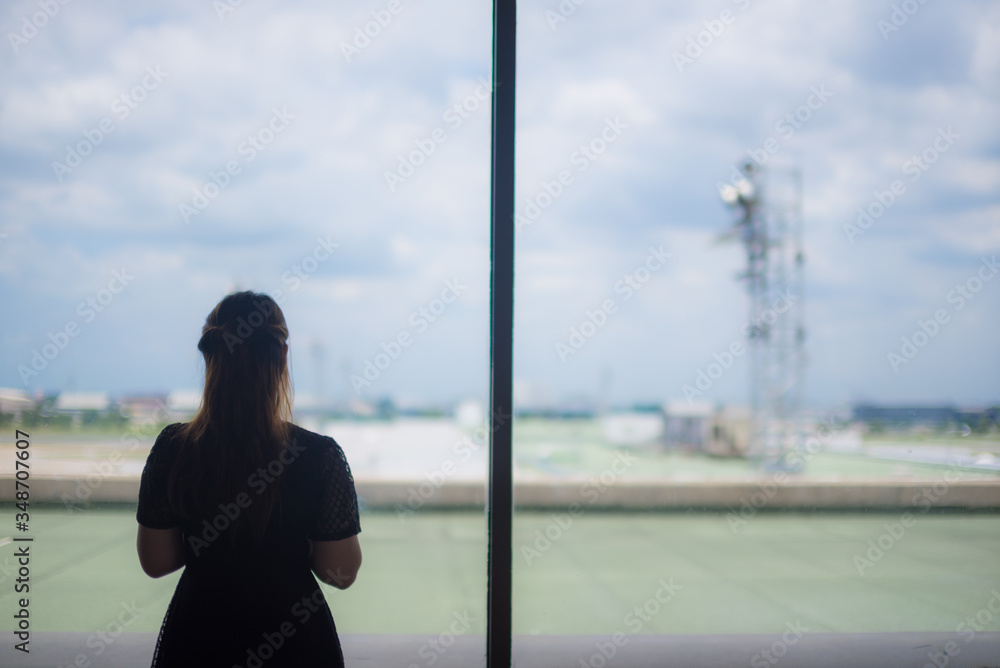The girl was looking at the airport mirror. The girl was looking at the airport mirror.