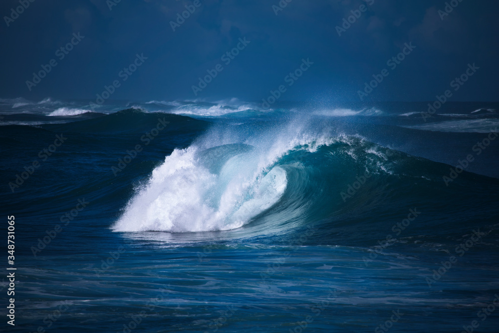 wave breaking 