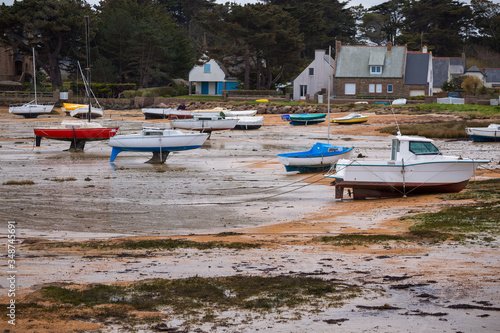Canvas Print boats at low tide