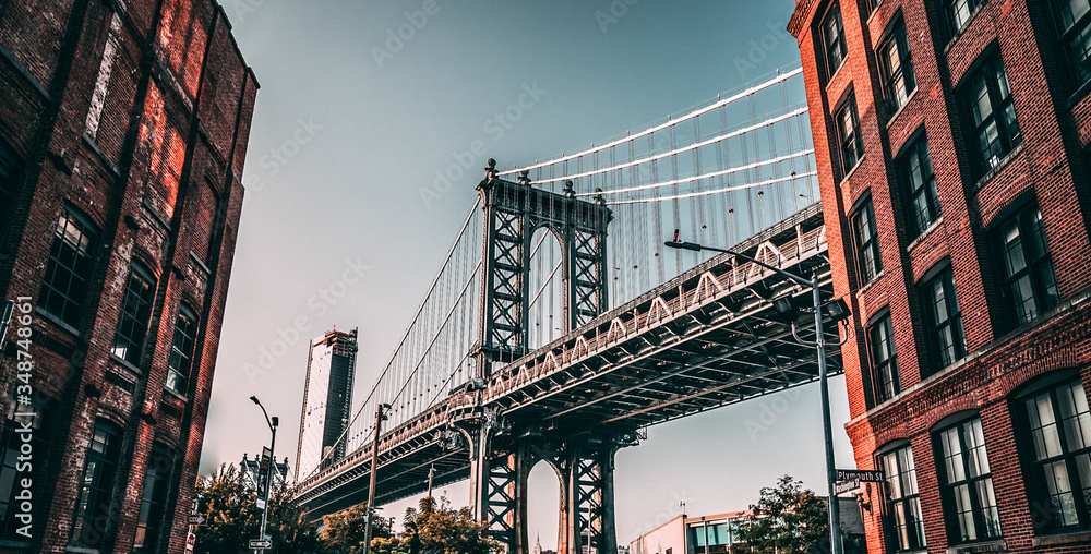 Naklejka premium Manhattan Bridge at Sunset from Brooklyn