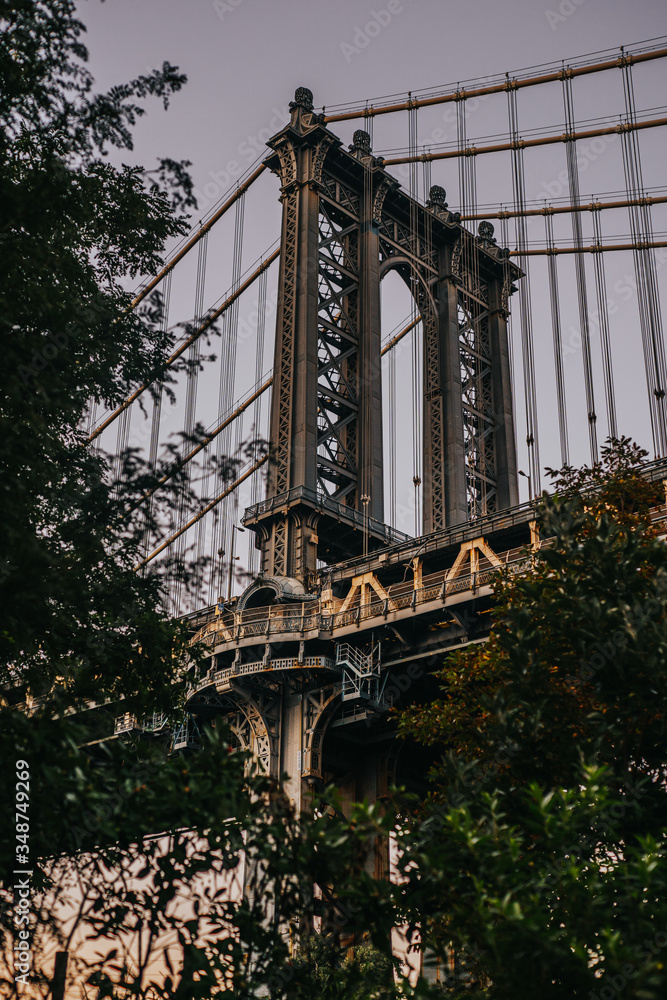 Fototapeta premium Manhattan Bridge at Sunset from Brooklyn