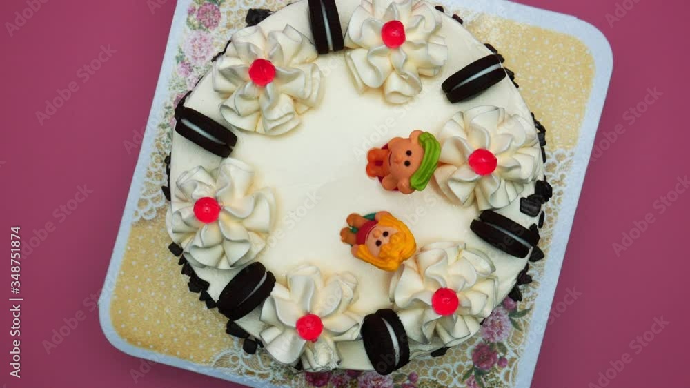 Cake cartoon rotation on a pink background,Top view. Cake cartoon rotation on a pink background,Top view.