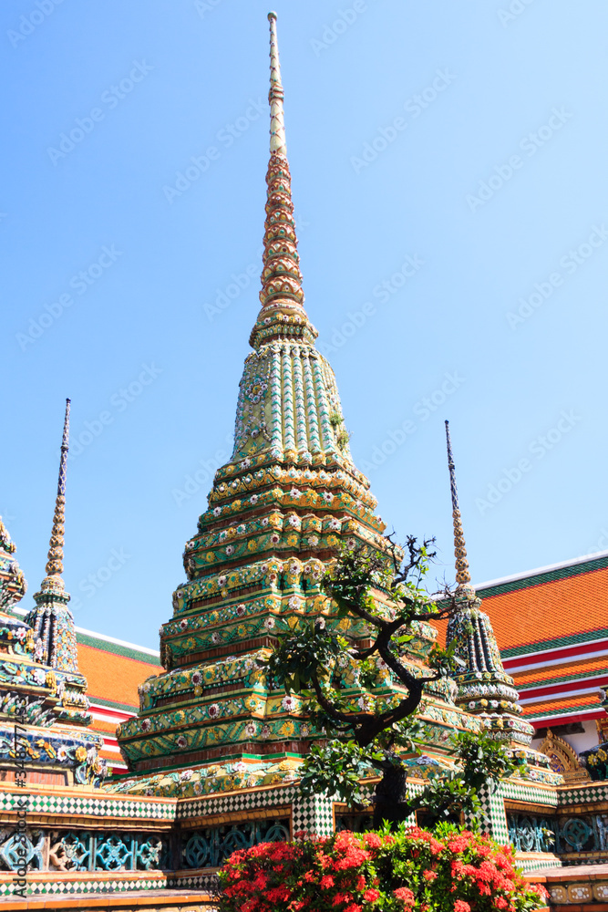 Stupas in Wat Pho