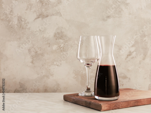 Fotografie Decanter of wine and glass on table