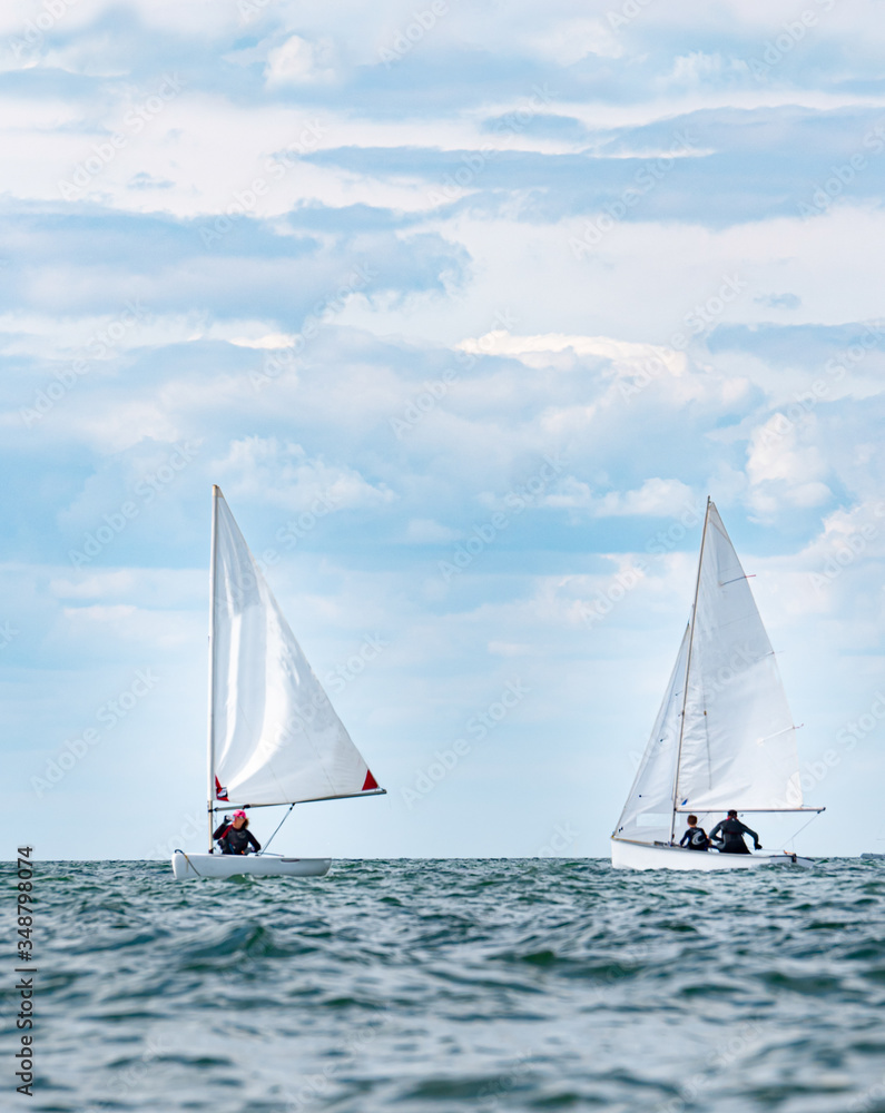Naklejka premium sailboat on the sea