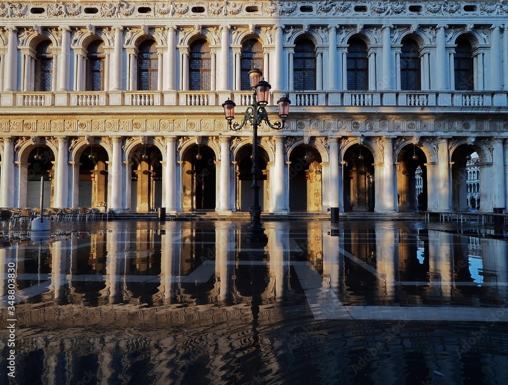 Fototapeta premium old building in venice