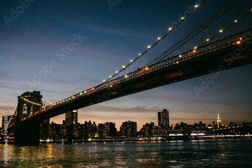 Fototapeta Naklejka Na Ścianę i Meble -  Brooklyn Bridge Nachts