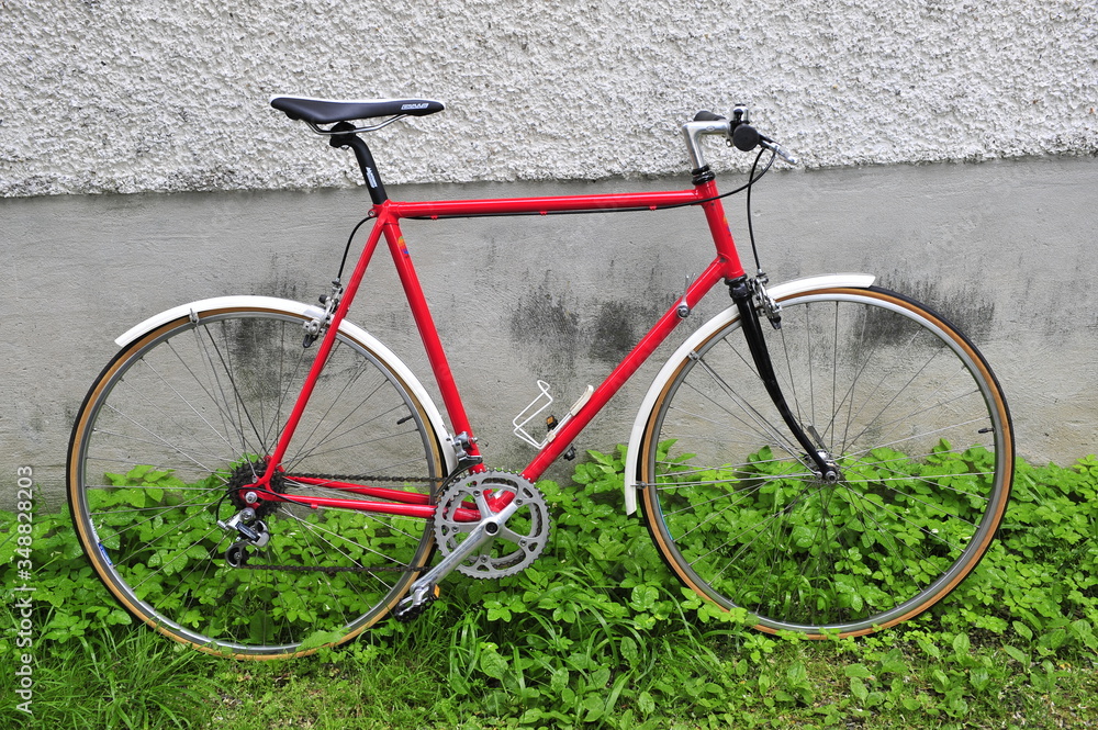 vintage road bike with steel frame, flat bar and shimano 105 group