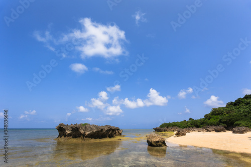 日本最南端、沖縄県波照間島・浜辺の風景