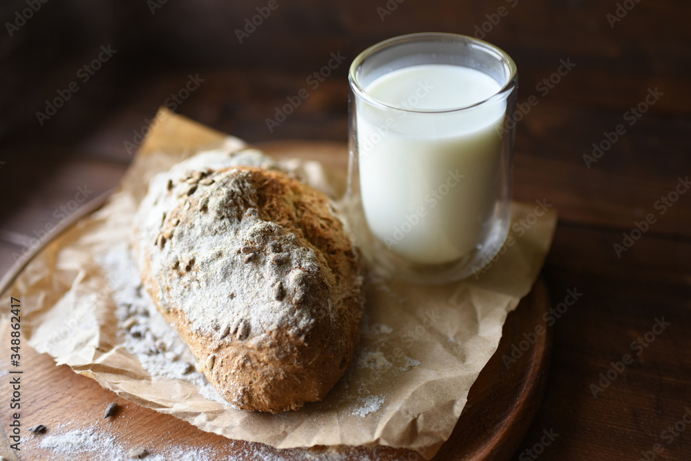 homemade bread with sesame seeds. cook in the kitchen at home during the coronavirus crisis. Stay at home. Enjoy cooking at home. Wholemeal bread. Healthy bread homemade bread with sesame seeds. cook in the kitchen at home during the coronavirus crisis. Stay at home. Enjoy cooking at home. Wholemeal bread. Healthy bread