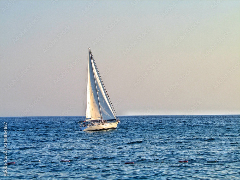Fototapeta premium sailboat on the sea at sunset
