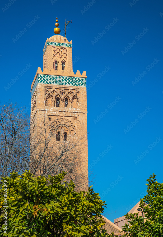 Fototapeta premium view of Koutoubia Mosque (Kutubiyya or Jami' al-Kutubiyah Mosque) the largest mosque located in the medina quarter of Marrakesh, Morocco