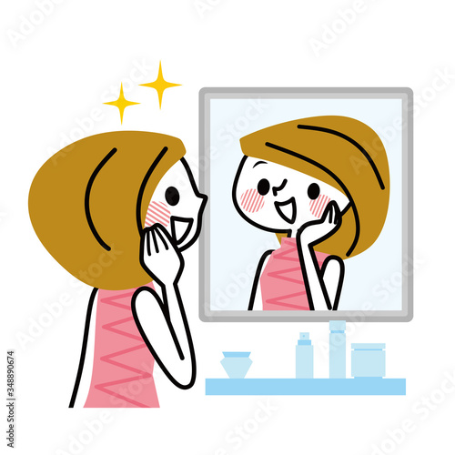 鏡を見る女性　笑顔