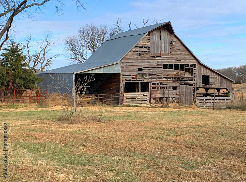 Obraz premium old abandoned barn
