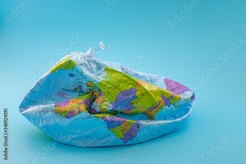 Foto Global warming, climate catastrophe and environmental trouble concept with defla
