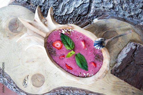 Healthy smoothie bowls with fruits and veggies