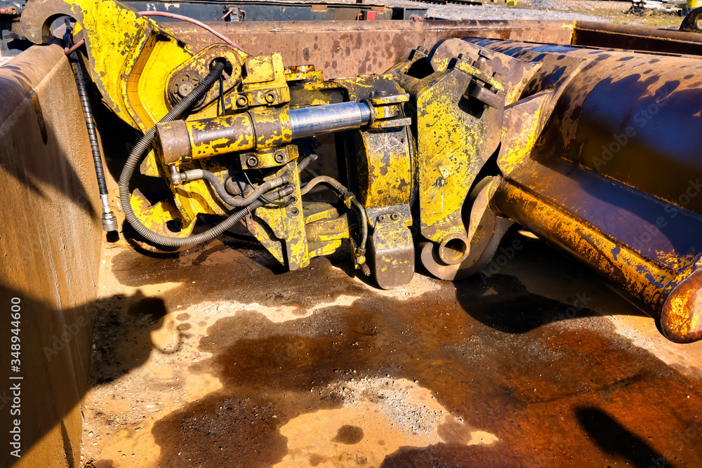 Fototapeta premium Yellow excavator hydraulic drive for excavator blades