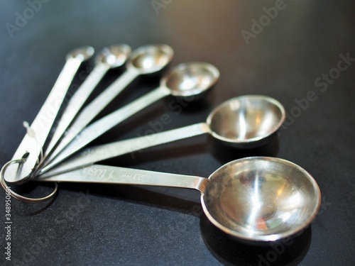 The measuring spoon set is on the table