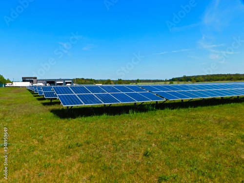 Thermische Solarkollektorer auf einem Sonnenpark photo