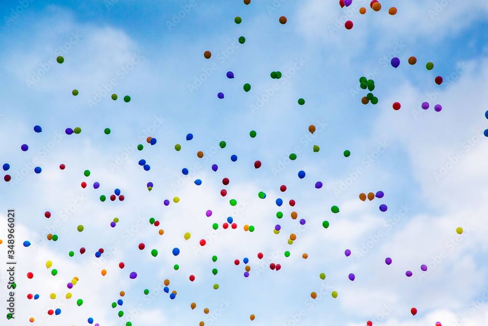 In den Himmel aufsteigende Ballons - obrazy, fototapety, plakaty 